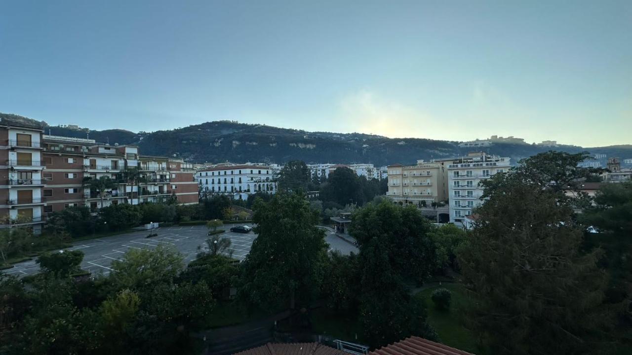 Patriziella 4 Rooms Sorrento Exterior foto